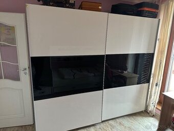 Skrina Ikea s posuvnymi dverami