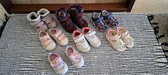Darujem detské oblečenie a topánočky pre dievčatko, topánky