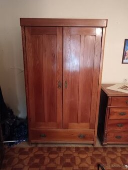 Predám starý nábytok z masívu nábytok - 1