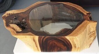 Luxusný konferenčný stolík z masívneho dreva s preskleným st