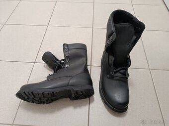 Vojenské kanady s 07056