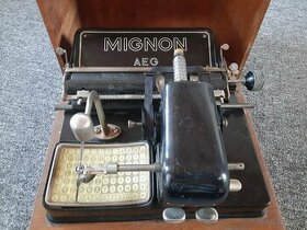 Historický písací stroj Mignon