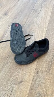 Detske Etnies 35