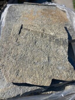 Prírodný štiepaný kameň GNEISS – Obklad, Dlažba, Šľapáky,