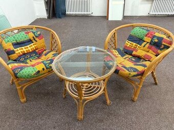 Predám ratanové sedenie – 2 kreslá + stolík so sklom