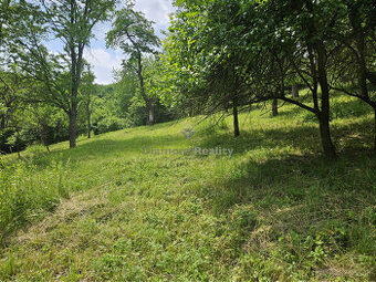 Na predaj stavebný pozemok v lese a napriek tomu len 10 minú