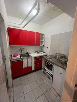 Skladove priestory 17m2 Spitalska