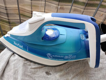 Predám žehličku Tefal ,AKUvysávače , vysávače