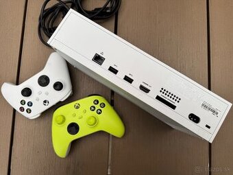 Predám Xbox Series S 512GB + 2 ovládače