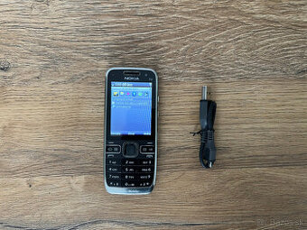 Nokia E52