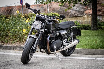 Triumph Speed Twin 1200 Stealth Edition