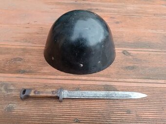 Predám prilbu VZ 32 a bodak v zachovalom stave