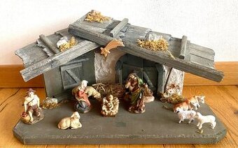 Starý krásný dřevěný betlém s osvětlením