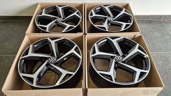 R18 ®️ Original VW Boneville 5x112 8J ET44 // Passat R line