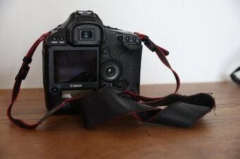 CANON EOS 1D Mark IV