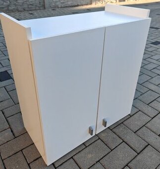 Biela skrinka z lamino dosky