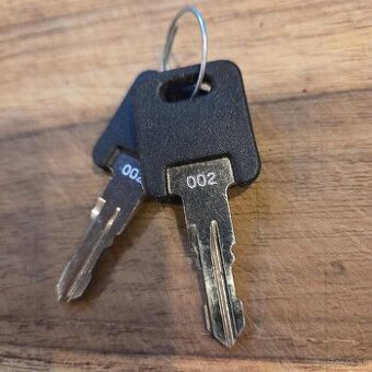 Predám 2 kľúče Thule č. 002