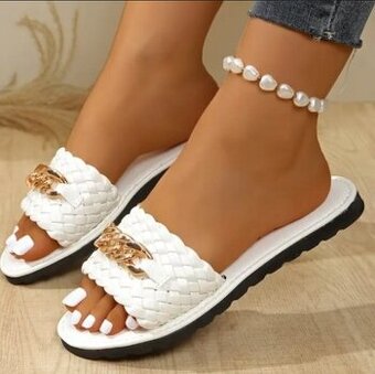 Dámske sandále s ozdobou č. 41