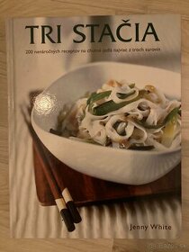 Tri stačia