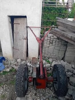 Dvojkolesovy malotraktor
