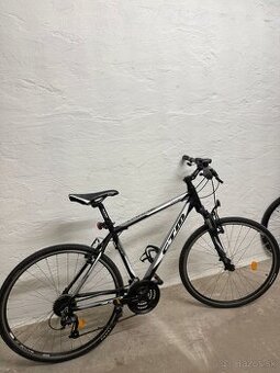 CTM TRANZ 1.0 28 bicykel, čierna/biela, model 2019