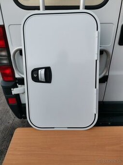 Predam dvierka a ine na autokaravan a obytny prives