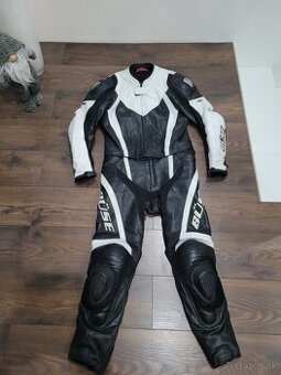 Büse kombinéza na motorku z pravej kože. Veľkosť UK 38, D 48