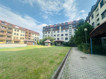 Priestranná garáž na Mierovej ulici v Ružinove