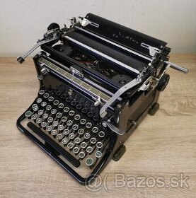 Funkčný starožitný písací stroj Continental z roku 1942