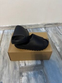 Yeezy slide onyx