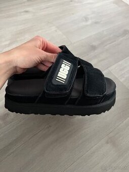 UGG čierne sandále na platforme
