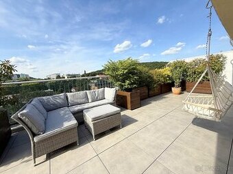 Jedinečný 3 izb. mezonet s panoramatickou terasou v Karlovej