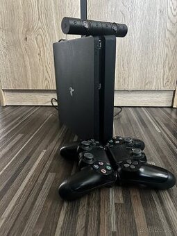 PS4 Slim 500 GB + 2 ovládače + PS Camera + 17 hier
