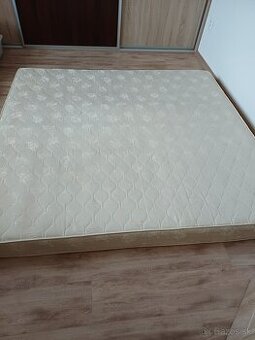 Darujem matrac 190x180x16cm