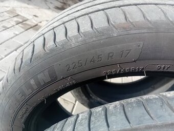 225/45r17