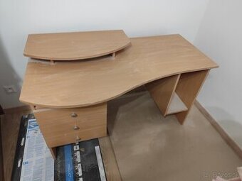 Počítačový stôl