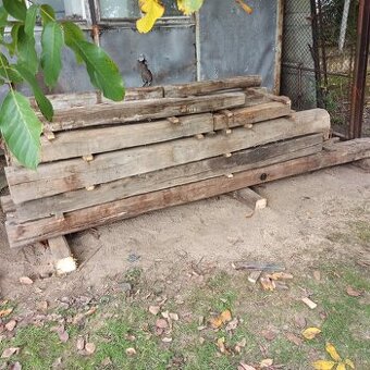 Staré dubové drevo