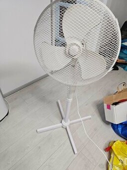 Stojanový ventilátor