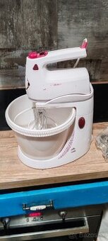 Ručný šľahač s misiu Eta