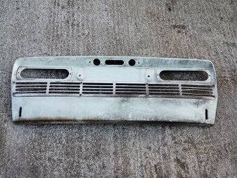 Škoda 100:zachovalé zadné čelo s mriežkou