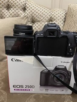 Canon 250d s objektívom