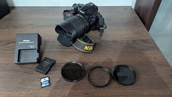Nikon D5200 s objektívom Nikkor 18-105mm s príslušenstvom