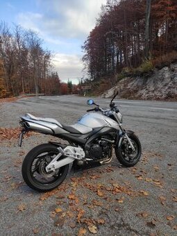Suzuki GSR 600