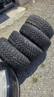 Predam kolesa Terrano 235/75 R15
