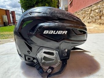 BAUER Hyperlite hokejová prilba – veľkosť S/M (54–59 cm)