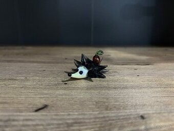 Sklenená figúrka – vintage dekorácia, zberateľský kus, 3x5cm