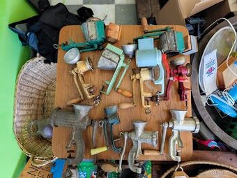 Predám 10ks starých mlynčekov len spolu