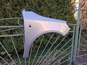 Predny blatnik fabia 2 roomster.