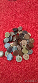 Predam farebne gombiky