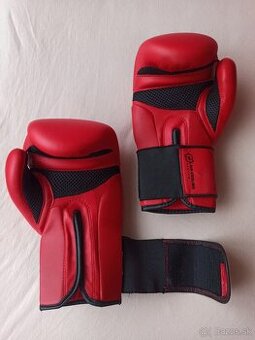 Predám červené dámske boxerské rukavice DOMYOS